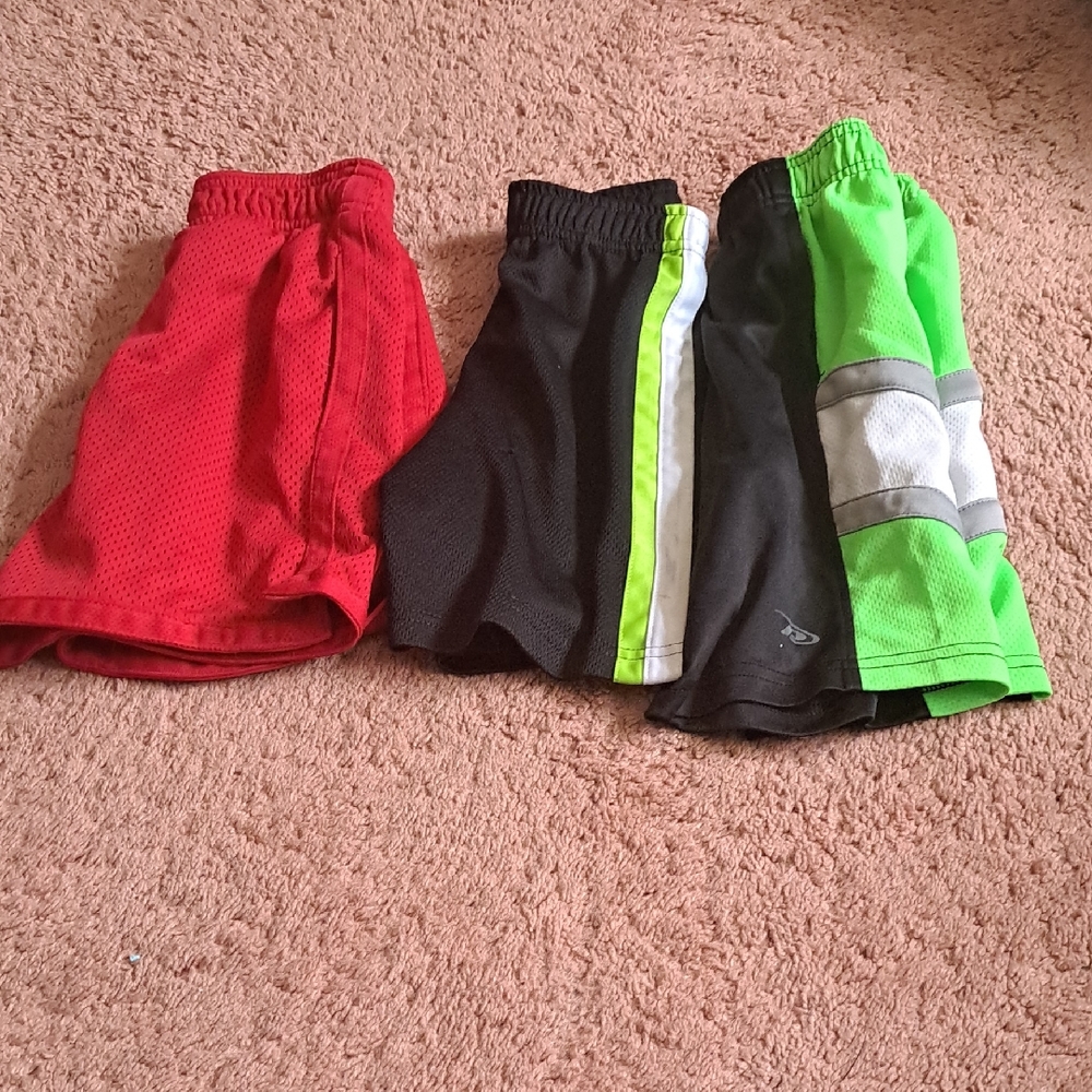 Boys Lot Of 3 Shorts Size 4/5.